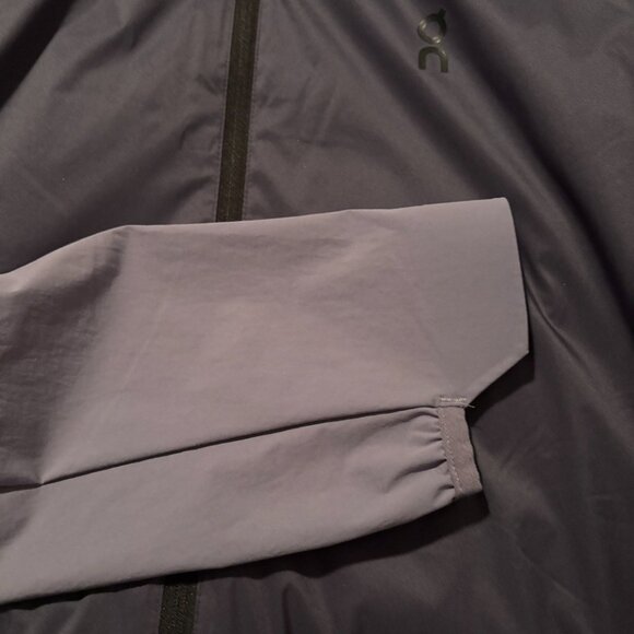 On Running Insulator Jacket🧥🧥 - Picture 9 of 9